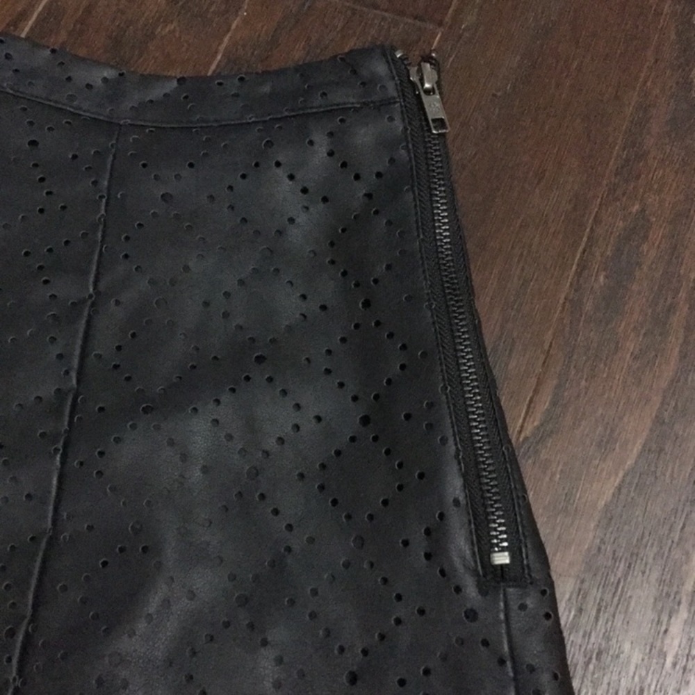 Jessica Simpson Imitation leather black skirt - Picture 5 of 7